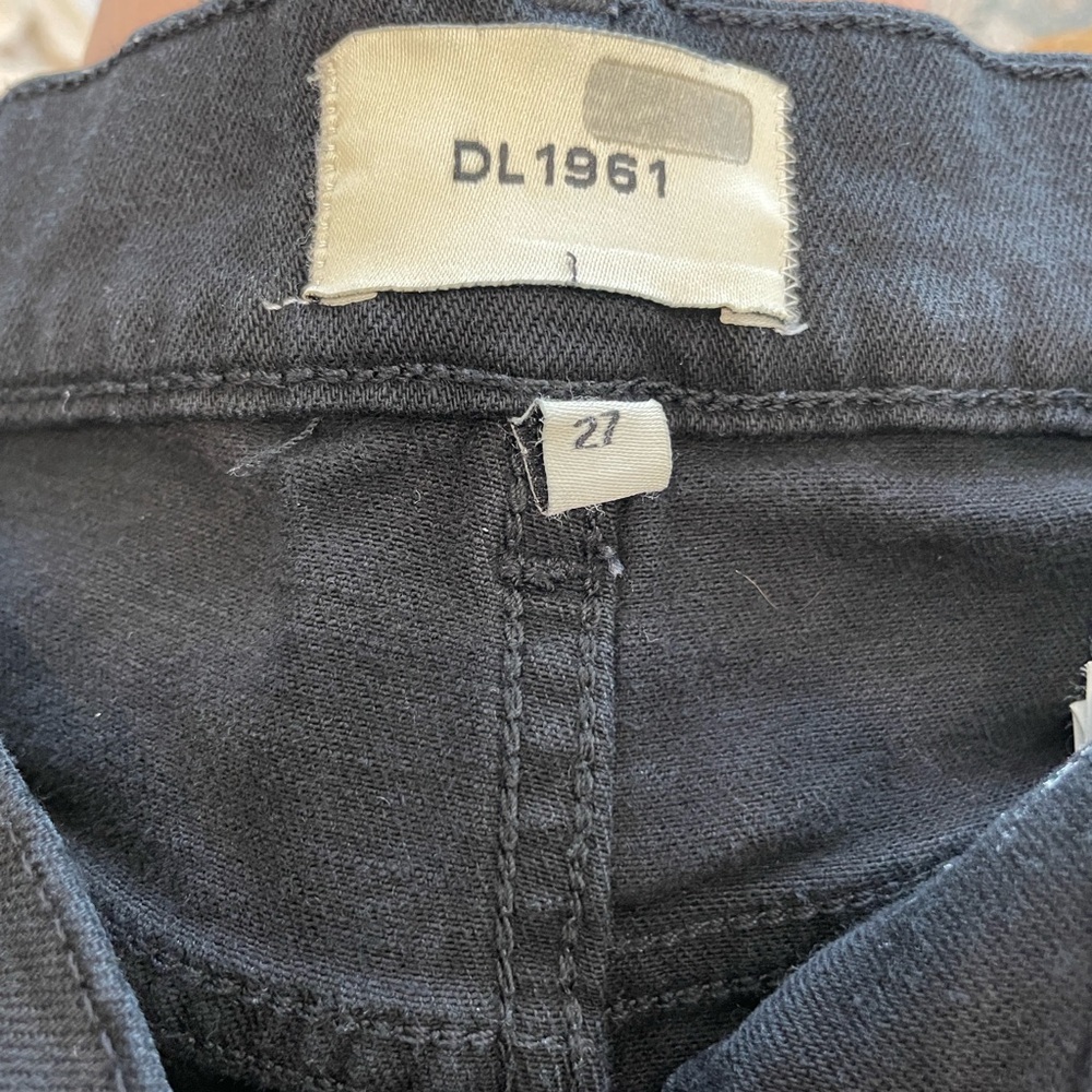 DL1961 Hepburn Jeans in Black, 27 (tear on right thigh) - Picture 5 of 8